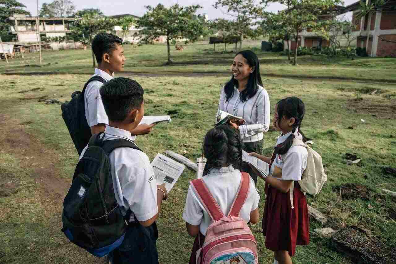 Comunicación y Educación - Difundir el conocimiento del bosque amazónico, fortalecer la educación ambiental y generar sistemas de información para el desarrollo sostenible.